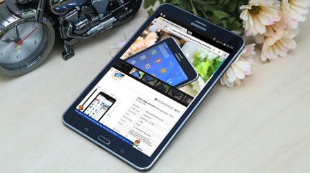 Galaxy Tab 4 8.0 có thiết kế thời trang, gọn nhẹ và màn hình mượt mà
