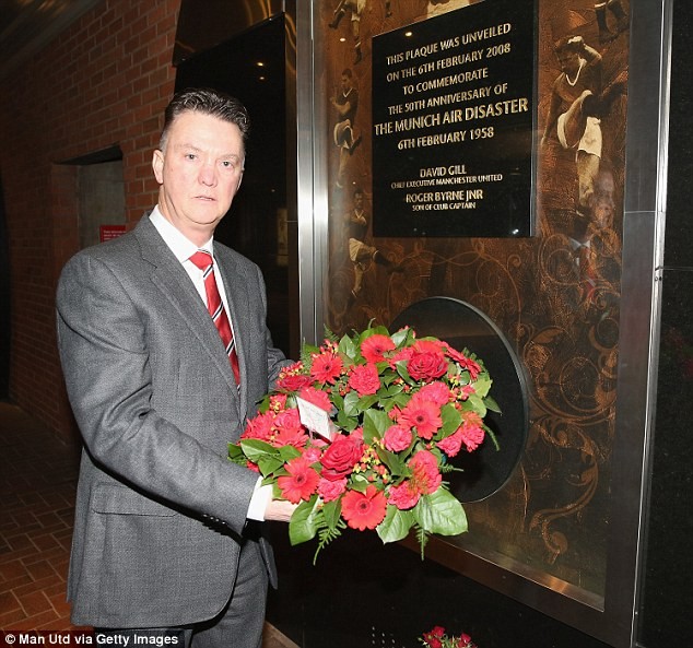 Man Utd tưởng niệm 57 năm thảm họa Munich ảnh 1