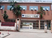 Không thể để cô giáo ném vở học sinh tiếp tục đứng lớp