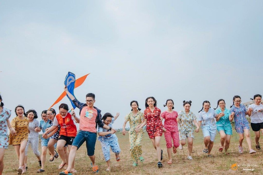 Nhấn vào ảnh để phóng to Chiêm ngưỡng bộ ảnh kỷ yếu dễ thương của cô trò chuyên văn ảnh 9