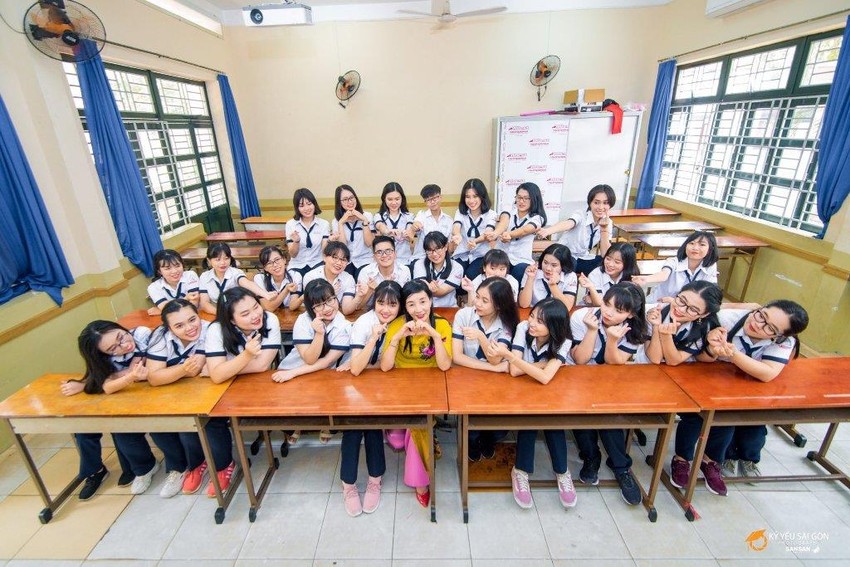 Nhấn vào ảnh để phóng to Chiêm ngưỡng bộ ảnh kỷ yếu dễ thương của cô trò chuyên văn ảnh 3