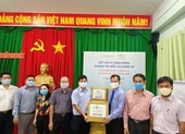 Đến từng ngõ, gõ từng nhà tặng quà gia đình khó khăn