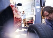 Bơm lốp xe bằng khí nitơ có thật sự tiện lợi?