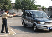 Rút thời hạn bằng lái xe còn 5 năm: Không hợp lý