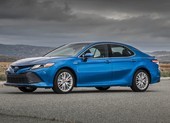 Toyota đang bán Camry với giá cực rẻ, chưa đầy 700 triệu đồng