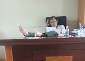 Người từng gác chân trên bàn làm việc xin từ chức Hạt trưởng kiểm lâm