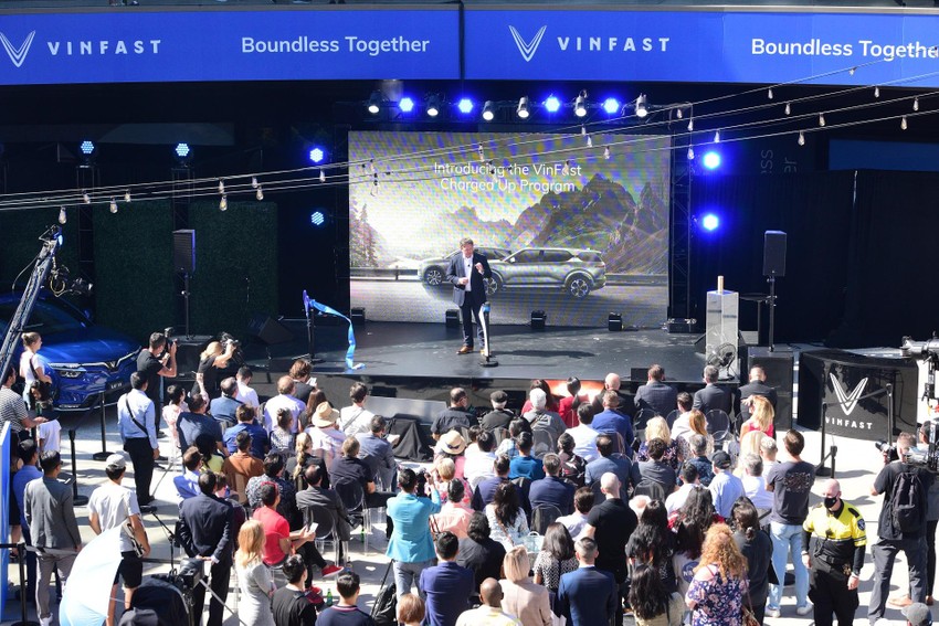 VinFast chính thức khai trương đồng loạt 6 trung tâm bán hàng tại Mỹ ảnh 1