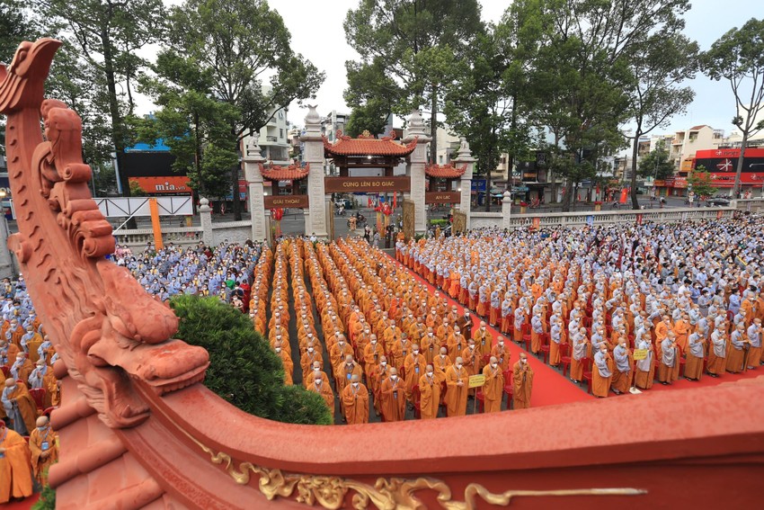 Hàng ngàn tăng ni, Phật tử dự Đại lễ Phật đản ảnh 3