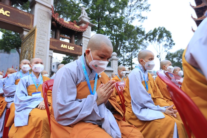 Hàng ngàn tăng ni, Phật tử dự Đại lễ Phật đản ảnh 4