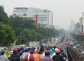 Cửa ngõ sân bay Tân Sơn Nhất ùn ứ do mưa, lạnh