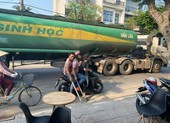 Clip côn đồ cầm gậy, ống tuýp tấn công người dân ở Nhà Bè