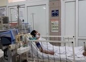 7 người ngộ độc do uống nhầm rượu ngâm thuốc bóp chân