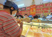 Một năm chìm nổi của giá vàng