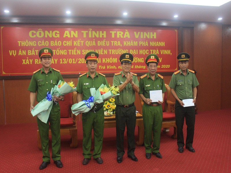 Phó giám đốc công an ngồi xe đi giao tiền cho nhóm bắt cóc ảnh 4