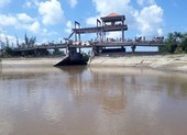 Tìm thấy thi thể 4 người vụ chìm ghe ở cửa sông Ba Lai