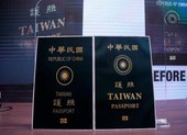 Bị nhầm với người Trung Quốc đại lục, Đài Loan đổi hộ chiếu